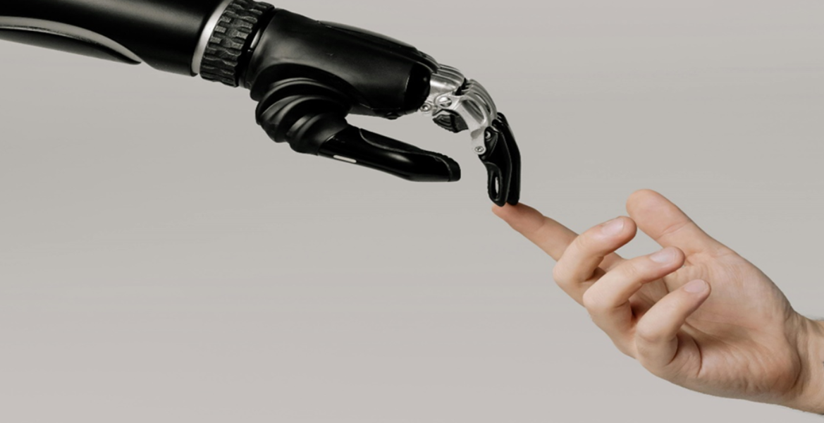 A study explores managers' vital role in smart technology and AI reception