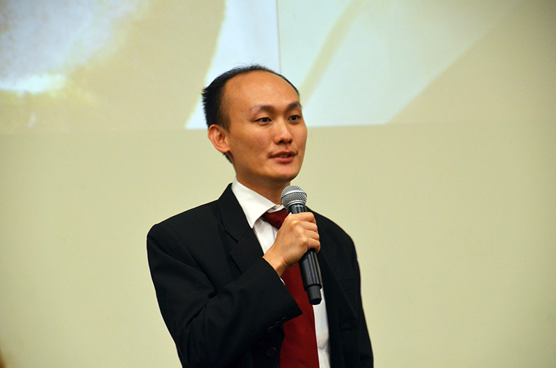 Dr Chan Kai Qin presenting his research at the Three Minute Thesis competition