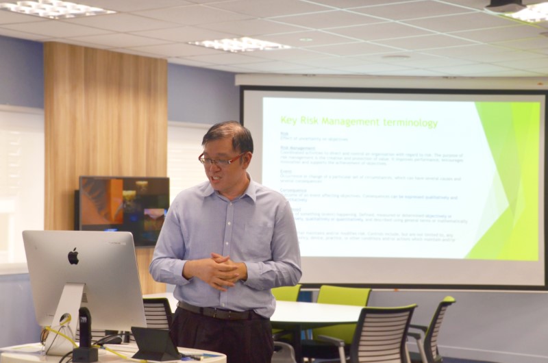 Mr David Song presenting at a Green Bag research seminar