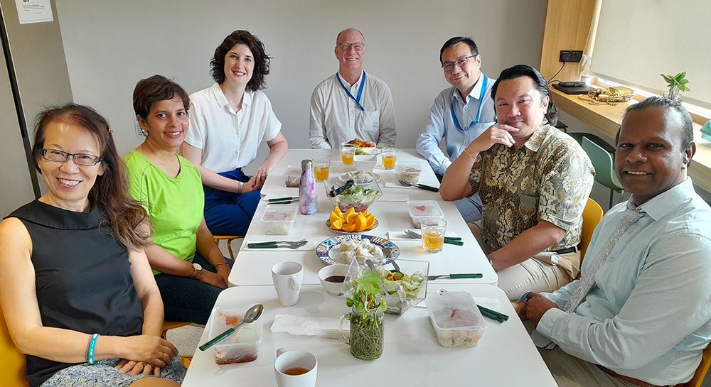 01-Lunch with our guest speaker-s